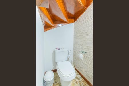 Casa à venda com 140m², 3 quartos e 2 vagas Casa à venda com 140m², 3 quartos e 2 vagasLavabo