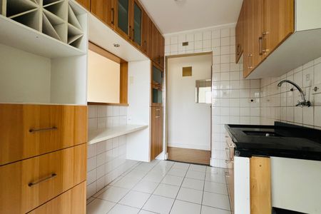 Apartamento à venda com 64m², 3 quartos e 1 vaga Apartamento à venda com 64m², 3 quartos e 1 vagaCozinha e Área de Serviço