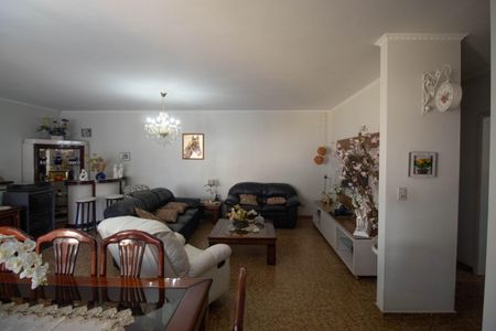 Casa à venda com 296m², 3 quartos e 3 vagas Casa à venda com 296m², 3 quartos e 3 vagasSala