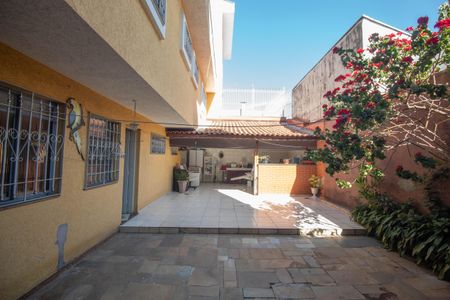 Casa à venda com 296m², 3 quartos e 3 vagas Casa à venda com 296m², 3 quartos e 3 vagasQuintal