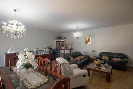 Casa à venda com 296m², 3 quartos e 3 vagas Casa à venda com 296m², 3 quartos e 3 vagasSala