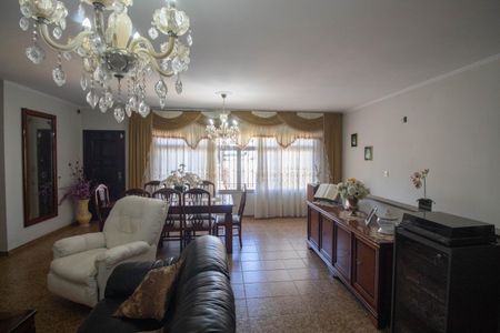 Casa à venda com 296m², 3 quartos e 3 vagas Casa à venda com 296m², 3 quartos e 3 vagasSala