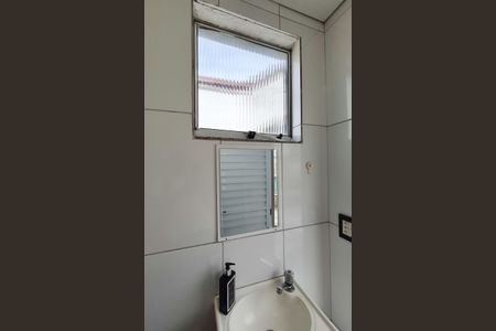 Apartamento para alugar com 49m², 2 quartos e 2 vagas Apartamento para alugar com 49m², 2 quartos e 2 vagasBanheiro de Serviço