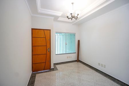 Casa à venda com 160m², 3 quartos e 2 vagas Casa à venda com 160m², 3 quartos e 2 vagasSala