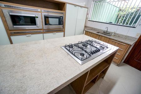 Casa à venda com 160m², 3 quartos e 2 vagas Casa à venda com 160m², 3 quartos e 2 vagasCozinha