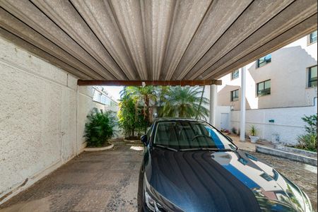 Casa à venda com 462m², 5 quartos e 4 vagasEntrada - Garagem