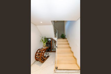 Casa à venda com 462m², 5 quartos e 4 vagasEscada