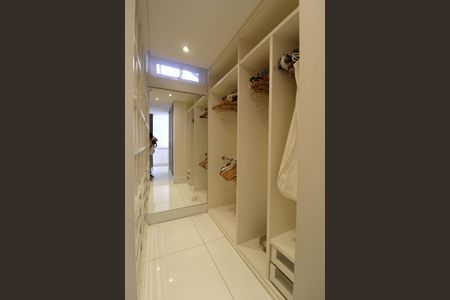 Apartamento à venda com 400m², 4 quartos e 2 vagasCloset da Suíte 1