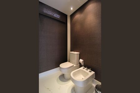 Apartamento à venda com 400m², 4 quartos e 2 vagasBanheiro da Suíte 1