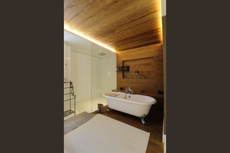 Apartamento à venda com 400m², 4 quartos e 2 vagasBanheiro da Suíte 1