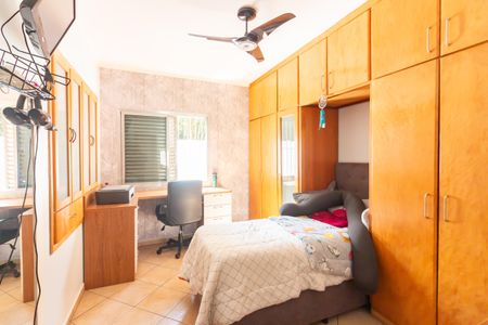 Casa à venda com 235m², 3 quartos e 2 vagas Casa à venda com 235m², 3 quartos e 2 vagasQuarto 1