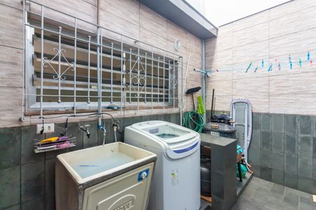 Casa à venda com 235m², 3 quartos e 2 vagas Casa à venda com 235m², 3 quartos e 2 vagasÁrea de Serviço