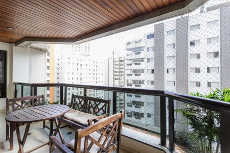 Apartamento à venda com 184m², 4 quartos e 3 vagasVaranda