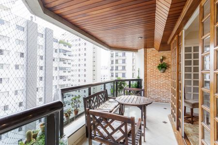 Apartamento à venda com 184m², 4 quartos e 3 vagasVaranda