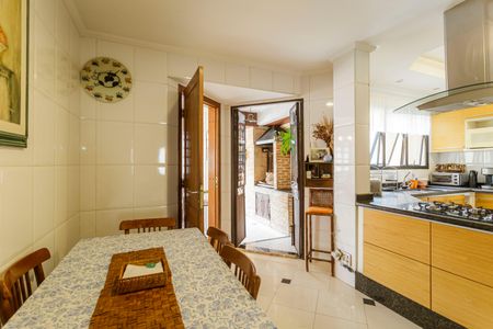 Apartamento à venda com 184m², 4 quartos e 3 vagasCopa
