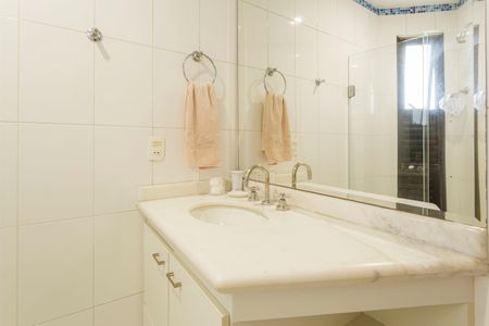 Apartamento à venda com 184m², 4 quartos e 3 vagasBanheiro Suíte 2