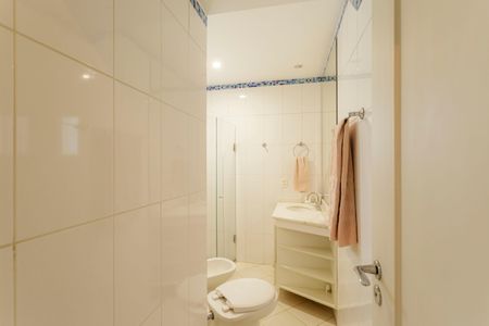 Apartamento à venda com 184m², 4 quartos e 3 vagasBanheiro Suíte 2