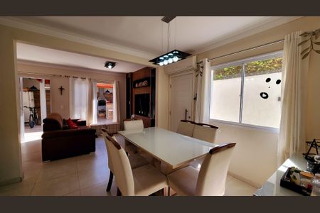 Casa de condomínio à venda com 128m², 3 quartos e 2 vagasSala