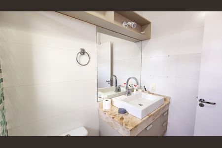 Casa de condomínio à venda com 128m², 3 quartos e 2 vagasBanheiro