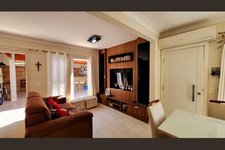 Casa de condomínio à venda com 128m², 3 quartos e 2 vagasSala