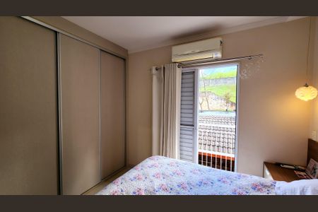 Casa de condomínio à venda com 128m², 3 quartos e 2 vagasSuíte