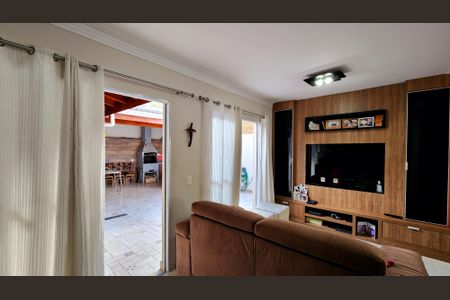 Casa de condomínio à venda com 128m², 3 quartos e 2 vagasSala