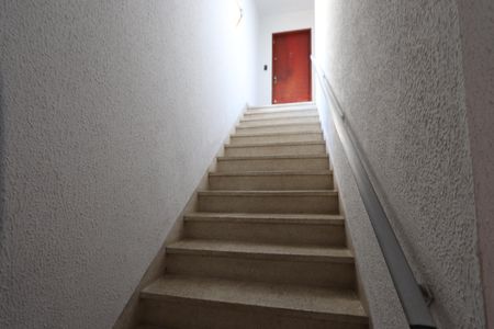 Apartamento para alugar com 42m², 2 quartos e 1 vagaEscadas de acesso