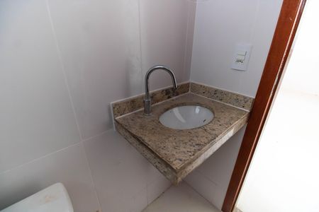 Casa à venda com 112m², 3 quartos e 4 vagasBanheiro Social