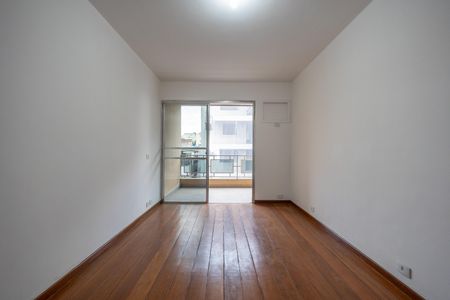 Apartamento à venda com 70m², 2 quartos e 1 vaga Apartamento à venda com 70m², 2 quartos e 1 vagaSala