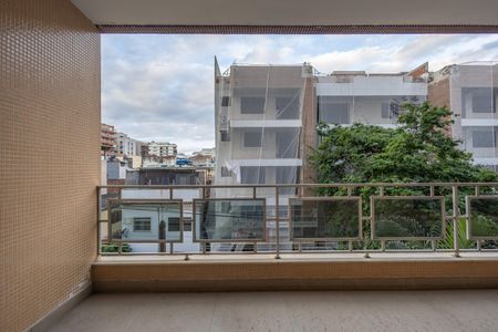 Apartamento à venda com 70m², 2 quartos e 1 vaga Apartamento à venda com 70m², 2 quartos e 1 vagaSala Varanda