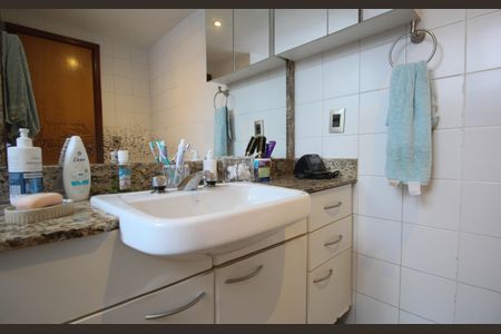 Apartamento para alugar com 150m², 4 quartos e 3 vagasBanheiro Suíte 2