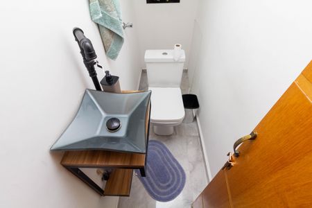 Casa à venda com 140m², 3 quartos e 4 vagasLavabo 1