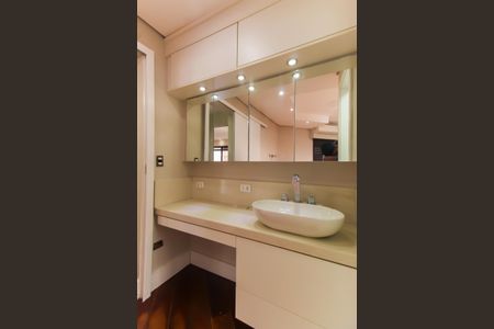 Apartamento à venda com 190m², 4 quartos e 3 vagasBanheiro da Suíte 