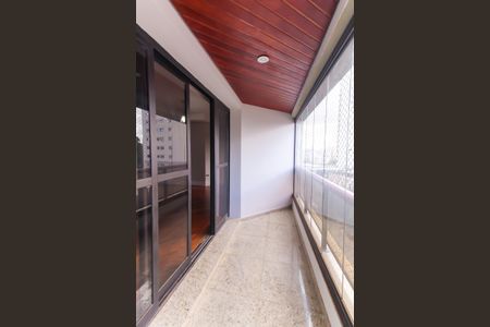 Apartamento à venda com 190m², 4 quartos e 3 vagasVaranda