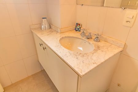 Apartamento para alugar com 193m², 3 quartos e 3 vagas Apartamento para alugar com 193m², 3 quartos e 3 vagasBanheiro da Suíte 2