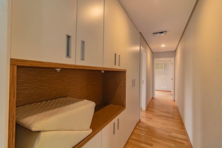 Apartamento para alugar com 193m², 3 quartos e 3 vagas Apartamento para alugar com 193m², 3 quartos e 3 vagasCorredor