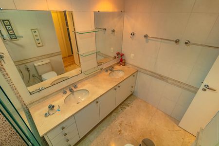 Apartamento para alugar com 193m², 3 quartos e 3 vagas Apartamento para alugar com 193m², 3 quartos e 3 vagasBanheiro da Suíte 3