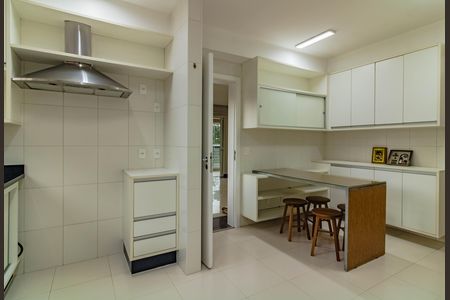 Apartamento para alugar com 193m², 3 quartos e 3 vagas Apartamento para alugar com 193m², 3 quartos e 3 vagasCozinha