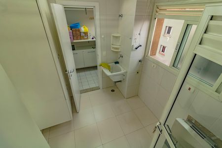 Apartamento para alugar com 193m², 3 quartos e 3 vagas Apartamento para alugar com 193m², 3 quartos e 3 vagasÁrea de Serviço