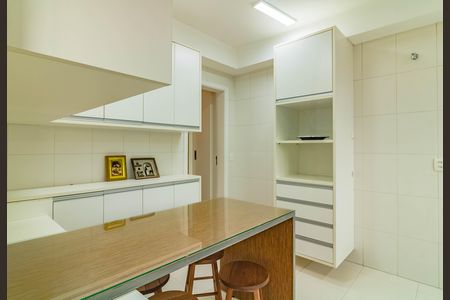 Apartamento para alugar com 193m², 3 quartos e 3 vagas Apartamento para alugar com 193m², 3 quartos e 3 vagasCozinha