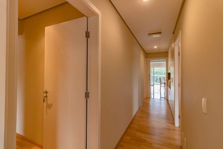 Apartamento para alugar com 193m², 3 quartos e 3 vagas Apartamento para alugar com 193m², 3 quartos e 3 vagasCorredor