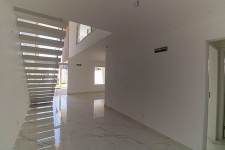 Casa à venda com 240m², 4 quartos e 2 vagas Casa à venda com 240m², 4 quartos e 2 vagasSala