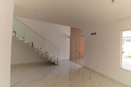 Sala de casa à venda com 4 quartos, 240m² em Itaipu, Niterói