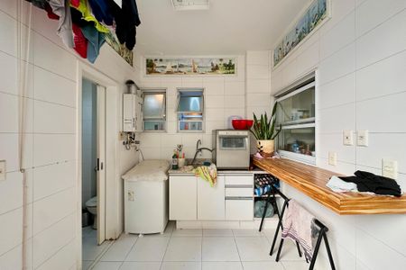 Apartamento à venda com 128m², 3 quartos e 1 vagaÁrea de Serviço