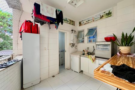 Apartamento à venda com 128m², 3 quartos e 1 vagaÁrea de Serviço