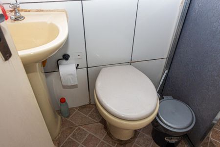 Casa à venda com 250m², 3 quartos e 2 vagas Casa à venda com 250m², 3 quartos e 2 vagasBanheiro