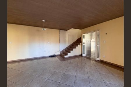 Casa à venda com 262m², 4 quartos e 4 vagasSala