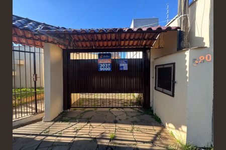 Casa à venda com 262m², 4 quartos e 4 vagasFachada