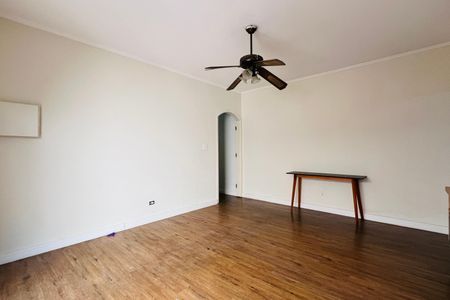 Casa para alugar com 150m², 3 quartos e 5 vagas Casa para alugar com 150m², 3 quartos e 5 vagasSala