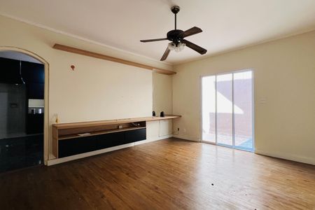 Casa para alugar com 150m², 3 quartos e 5 vagas Casa para alugar com 150m², 3 quartos e 5 vagasSala